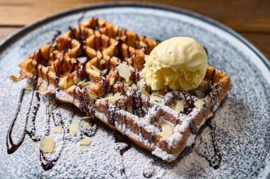 Dondurmalı Belçika waffle 'ı.