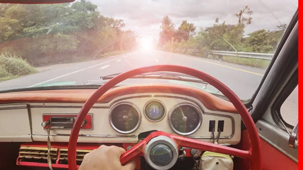 Conduire Tenir Volant Une Vieille Voiture Avec Tableau Bord Vue — Photo