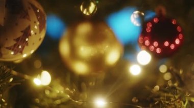 Evde Noel ağacı var.