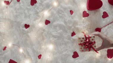 Erkek eli hediyesi, Sevgililer Günü konsepti 