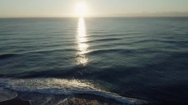 Vista aérea do oceano Mediterrâneo pela manhã — Vídeo de Stock