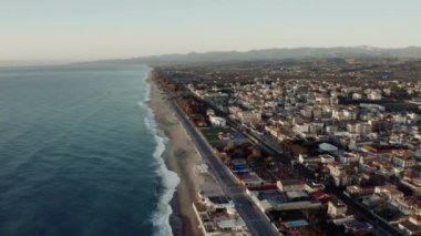 Locri Havalimanı, Calabria 'da bir İtalyan şehri.