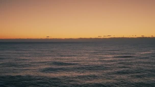 Luchtfoto van zonsopgang oceaan in Calabrië, Italië — Stockvideo