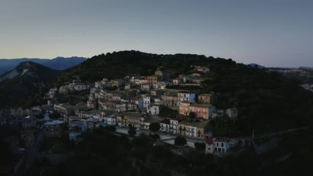 Χωριό Condojanni στην Καλαβρία της νότιας Ιταλίας, σπίτια σαν κούνια — Αρχείο Βίντεο