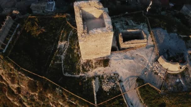 Оборонительная башня и руины замка Кондоянни в Калабрии — стоковое видео