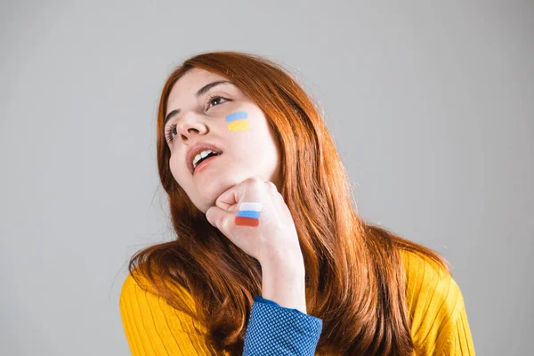 Girl receives a punch in the face from the hand with Russian flag — Stock Photo, Image