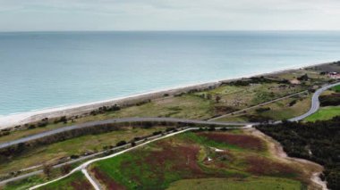 Riace kıyısı ve Akdeniz yakınlarındaki Calabria manzarası