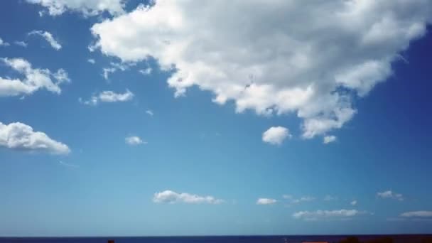 Wolken in snelle beweging in de lucht in Sicilië, Italië — Stockvideo