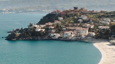Montepaone Montauro Şehri Catanzaro 'daki Akdeniz kıyısında.