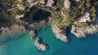 Montauro şehri yakınlarındaki Pietragrande Kayalıkları, Güney İtalya