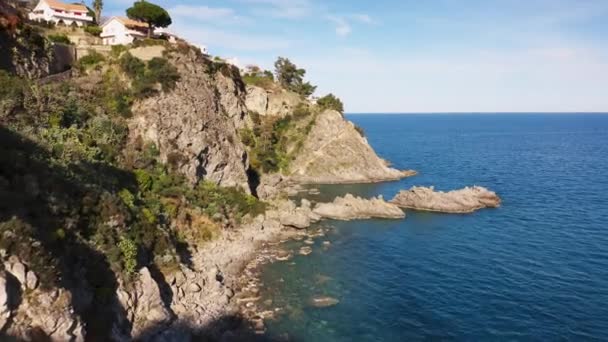 Pietragrande Cliff vicino a Montauro città, Calabria Sud Italia — Video Stock
