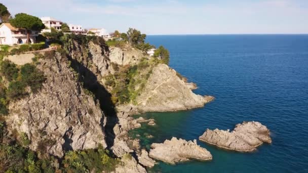 Pietragrande Cliff vicino a Montauro città, Calabria Sud Italia — Video Stock