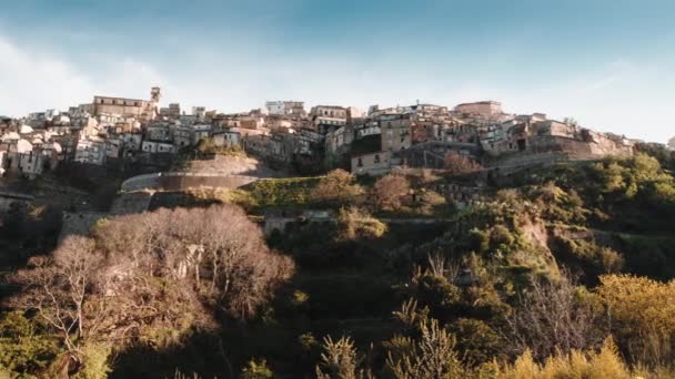 Город Монтепаоне-Монтепаоло у Средиземного моря в Катафаро — стоковое видео