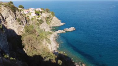 Montauro şehri yakınlarındaki Pietragrande Kayalıkları, Güney İtalya