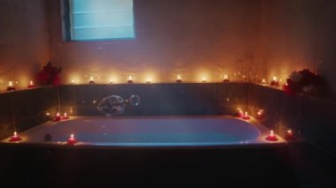 Romantik bir küvette aşk