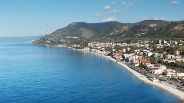 Ciudad de Villa San Giovanni en Calabria en el Estrecho de Messina — Vídeos de Stock