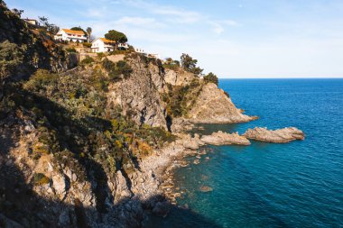 Montauro şehri yakınlarındaki Pietragrande Kayalıkları, Güney İtalya