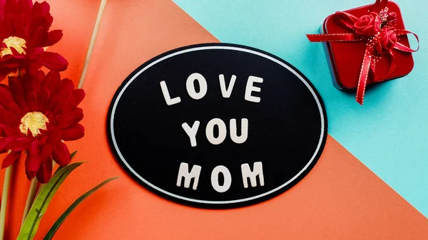 Cinta Anda ibu latar belakang dengan bunga untuk hari ibu — Stok Foto