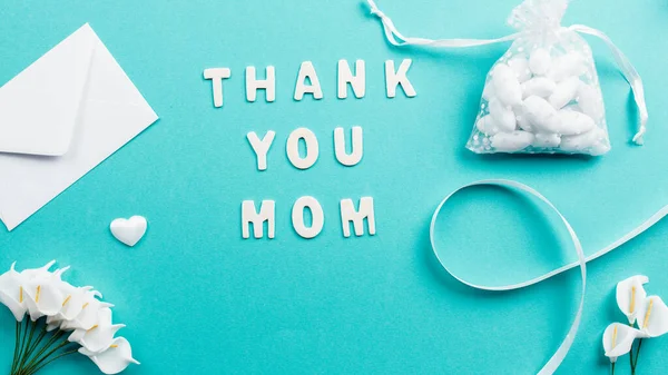 Danke Mama Text auf blauem Hintergrund für Muttertag — Stockfoto