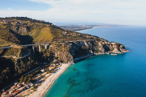 Pietragrande Cliff cerca de la ciudad de Montauro, Calabria Sur de Italia — Foto de Stock