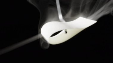 Dışarı çıkan duman aerodinamik hava folyosuna etki eder..