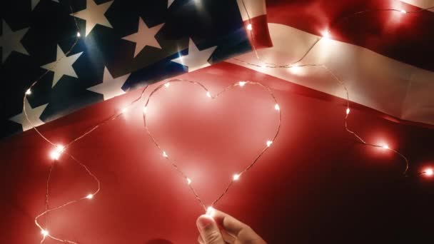 Corazón en la bandera americana para el día conmemorativo, luto — Vídeos de Stock