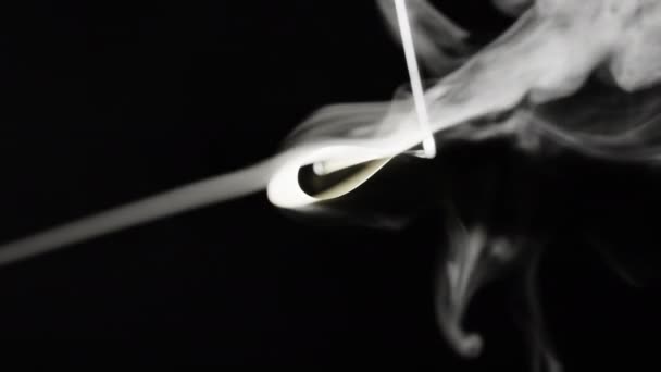 Smoke that comes out and impacts on the aerodynamic airfoil. — Vídeo de Stock