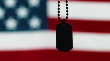 Amerikan Birleşik Devletleri bayrağını taşıyan askeri etiket.