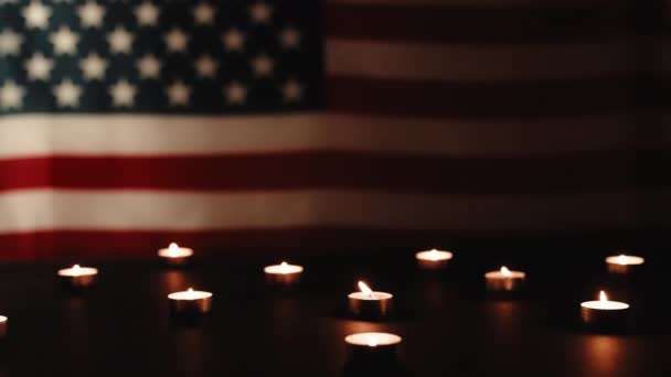 Amerikanische Flagge mit Trauerflor — Stockvideo