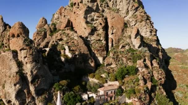 Ancient ghost town Pentedattilo in the mountain in Calabria — стоковое видео