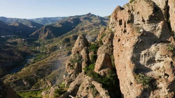 Pegunungan dari sebuah kota hantu kuno Pentedattilo di gunung di Calabria — Stok Video