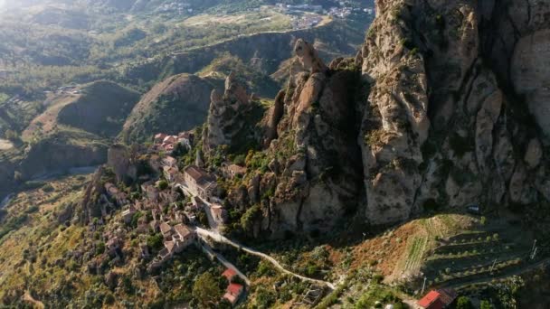 Kota hantu kuno Pentedattilo di gunung di Calabria, Italia — Stok Video