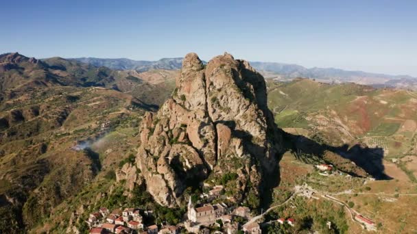 Ancient ghost city called Pentedattilo in the mountain of Calabria — Video Stock