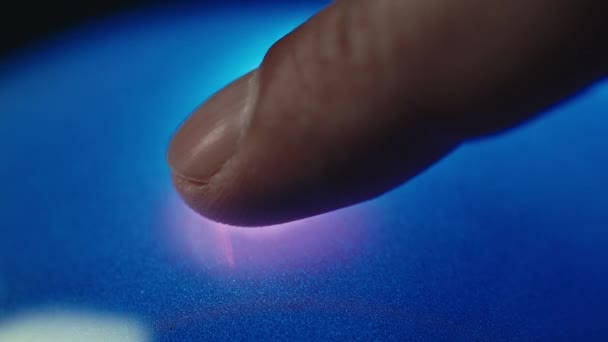 Plazma dürtüsü dokunmatik kimlik tanımlama teknolojisi aygıtı — Stok video