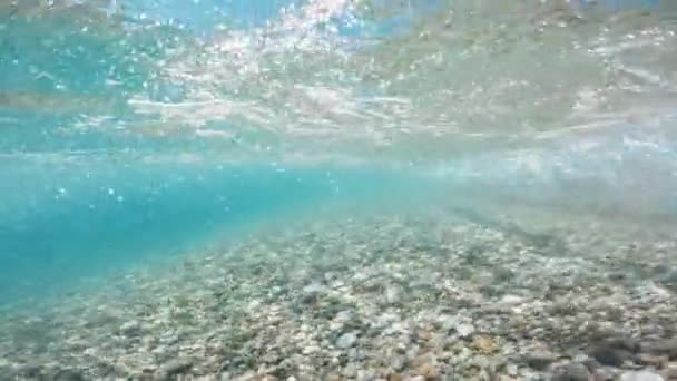 在普利亚平静的海浪 慢动作射击 — 图库视频影像