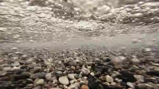 在普利亚平静的海浪 慢动作射击 — 图库视频影像