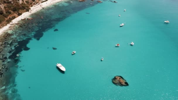 夏天在卡波卡诺的卡拉布里亚 有游艇的海景 空中射击 — 图库视频影像