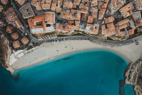 Akdeniz kıyısındaki Calabria 'daki Tropea şehri. Hava atışı