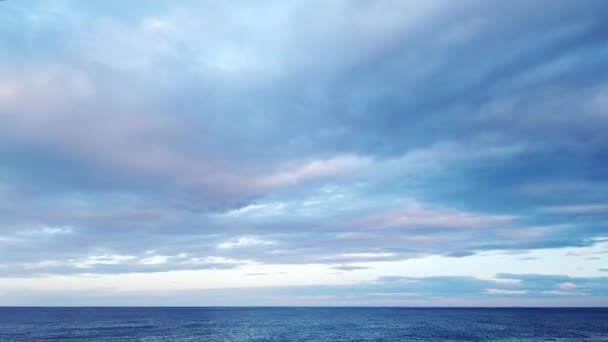 Облака Открытому Морю Летом Стрельба Времени — стоковое видео