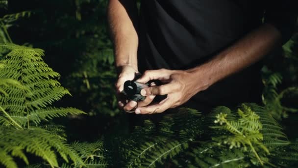 Hands Man Opens Compass Mountains Orient Himself Hike Handheld Shoot — Wideo stockowe