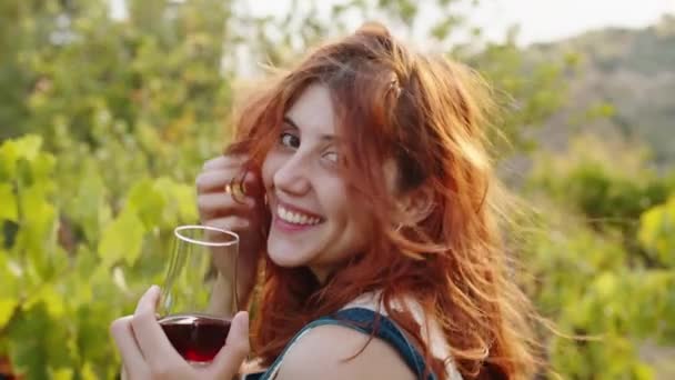 Young Beautiful Girl Goblet Red Wine Vineyards Quality Grapes — ストック動画