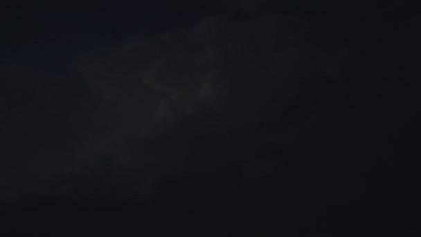 Гроза Молний Облаках Ночном Небе Статическая Съемка — стоковое видео