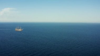 Amerigo Vespucci gemisi okul ve İtalyan donanma askerlerinin eğitimi için..