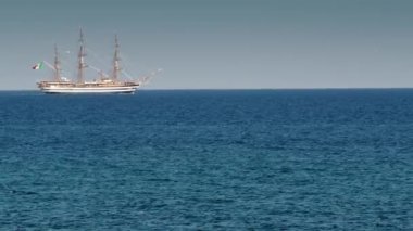 Amerigo Vespucci gemisi okul ve İtalyan donanma askerlerinin eğitimi için..