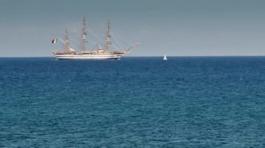 Amerigo Vespucci gemisi okul ve İtalyan donanma askerlerinin eğitimi için..