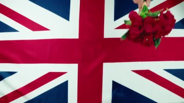 İngiltere bayrağı Kraliçe Elizabeth 'in yasını tutuyor.