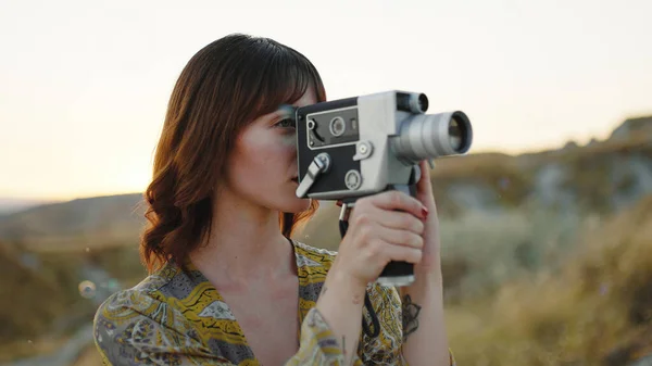 Young Girl Shoots 8Mm Vintage Camera Nature Bubbles — Fotografia de Stock