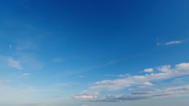 Taivaalla Liikkuvien Pilvien Ihmeellinen Aikaero videoleike