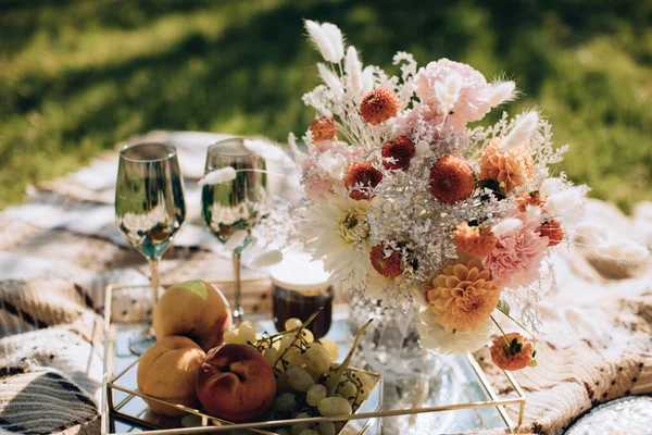 Feestelijk Diner Voor Twee Natuur Tuin Romantische Lunch — Stockfoto