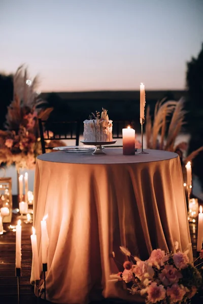 Cena Romántica Para Dos Personas Luz Las Velas Junto Lago — Foto de Stock